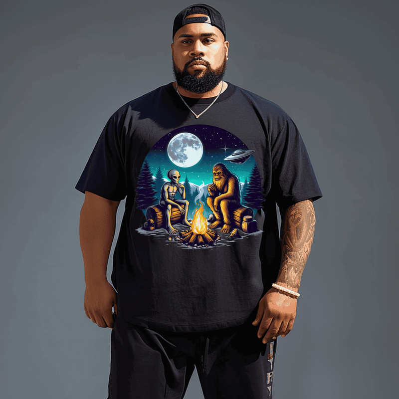 Alien and Bigfoot by the Campfire Men T-Shirt, Plus Size Oversize T-shirt for Big & Tall Man
