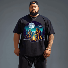 Alien and Bigfoot by the Campfire Men T-Shirt, Plus Size Oversize T-shirt for Big & Tall Man