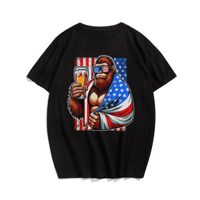 Bigfoot American Flag Drinking Beer Men T-Shirt, Plus Size Oversize T-shirt for Big & Tall Man