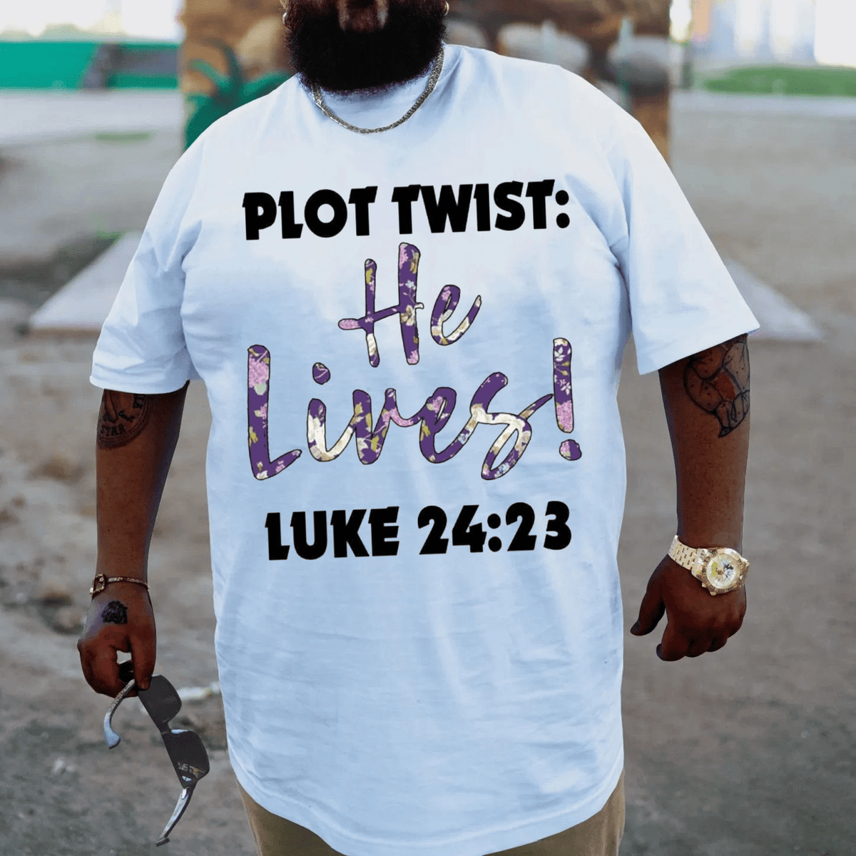 Plot Twist He Lives Luke 24:23 Plus Size T-shirt